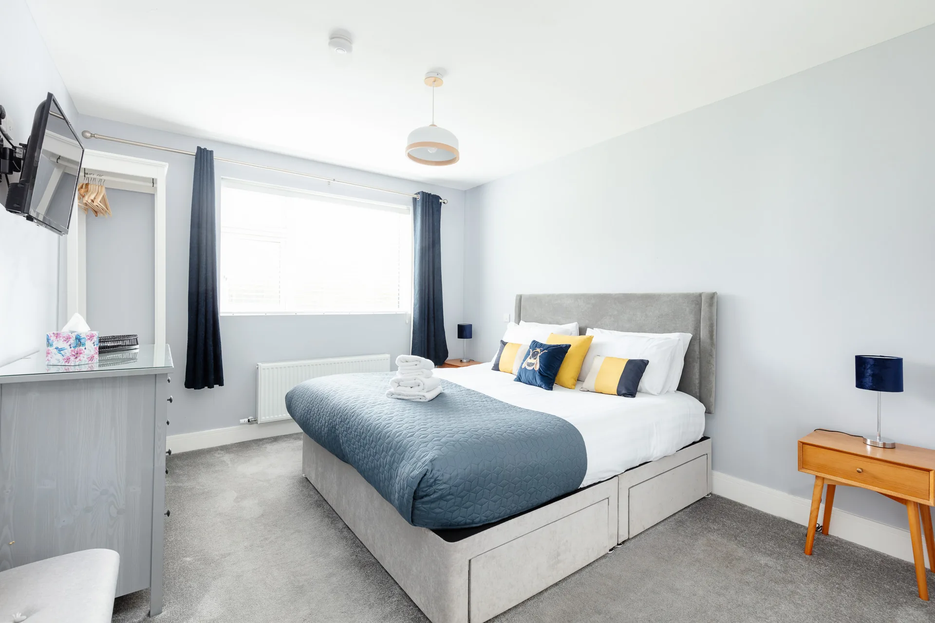 Principal king bedroom at Milltown Cottage